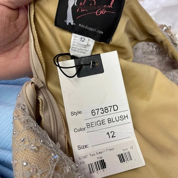 Mac Duggal floral applique Deep-V Neck Lace Dress - Picture 8 of 8